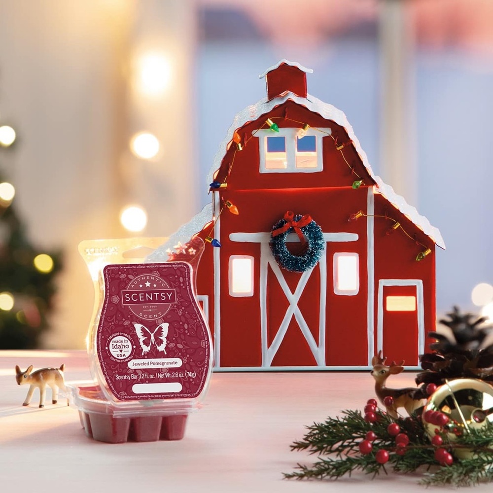 NWT Scentsy Country Christmas Red Barn with Christmas Lights Holiday Wax Warmer
